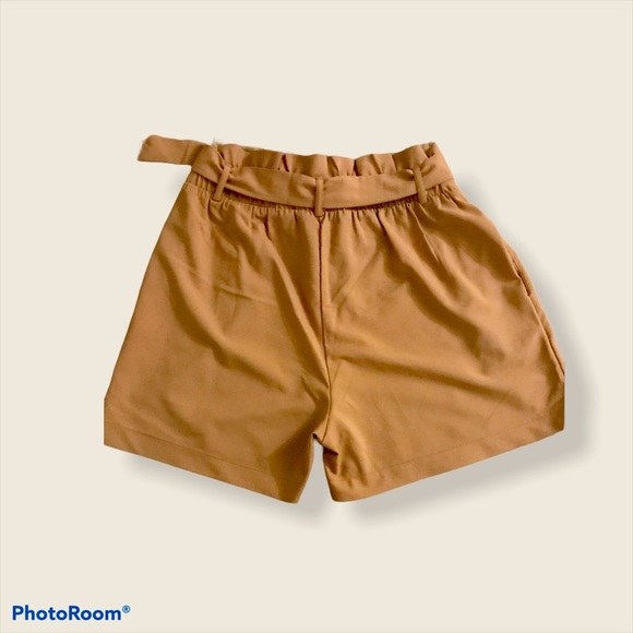 Have shorts khaki size large - Picture 2 of 2